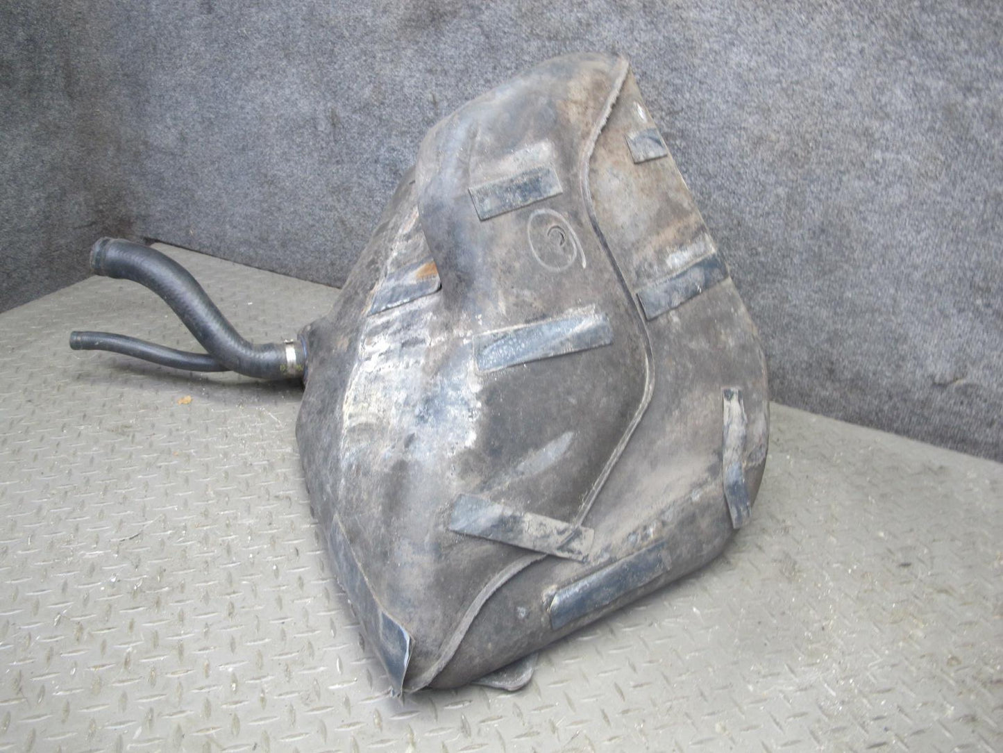 97-98 Chevrolet Corvette C5 Rear Left Gas Fuel Tank Unit 10410831 OEM