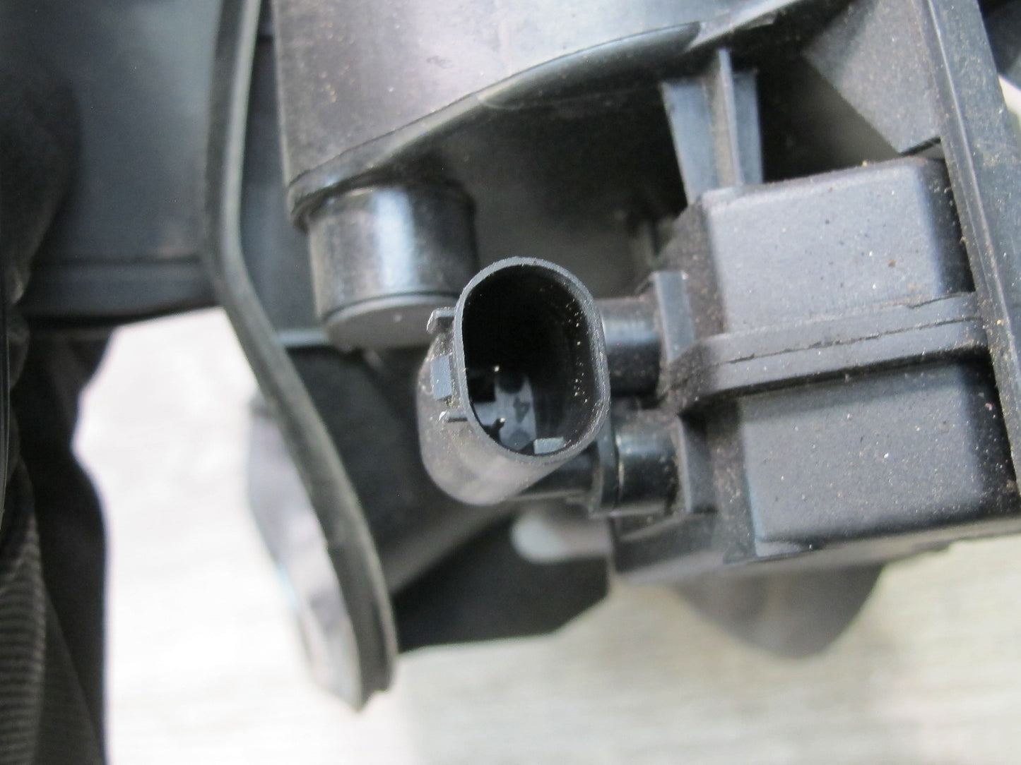 12-18 BMW F30 328i 335i Fuel Tank Filler Door Lid Hinge Actuator OEM