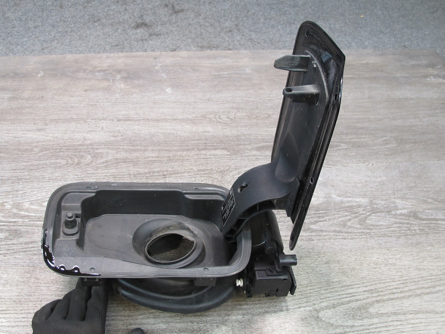 12-18 BMW F30 328i 335i Fuel Tank Filler Door Lid Hinge Actuator OEM