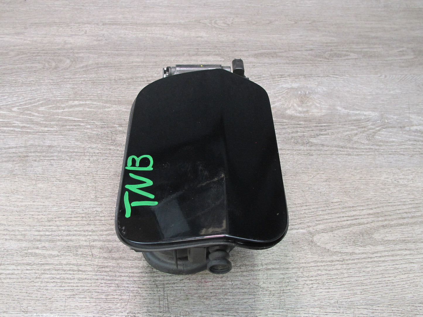 12-18 BMW F30 328i 335i Fuel Tank Filler Door Lid Hinge Actuator OEM