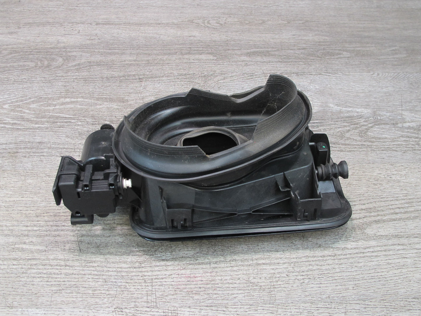 12-18 BMW F30 328i 335i Fuel Tank Filler Door Lid Hinge Actuator OEM