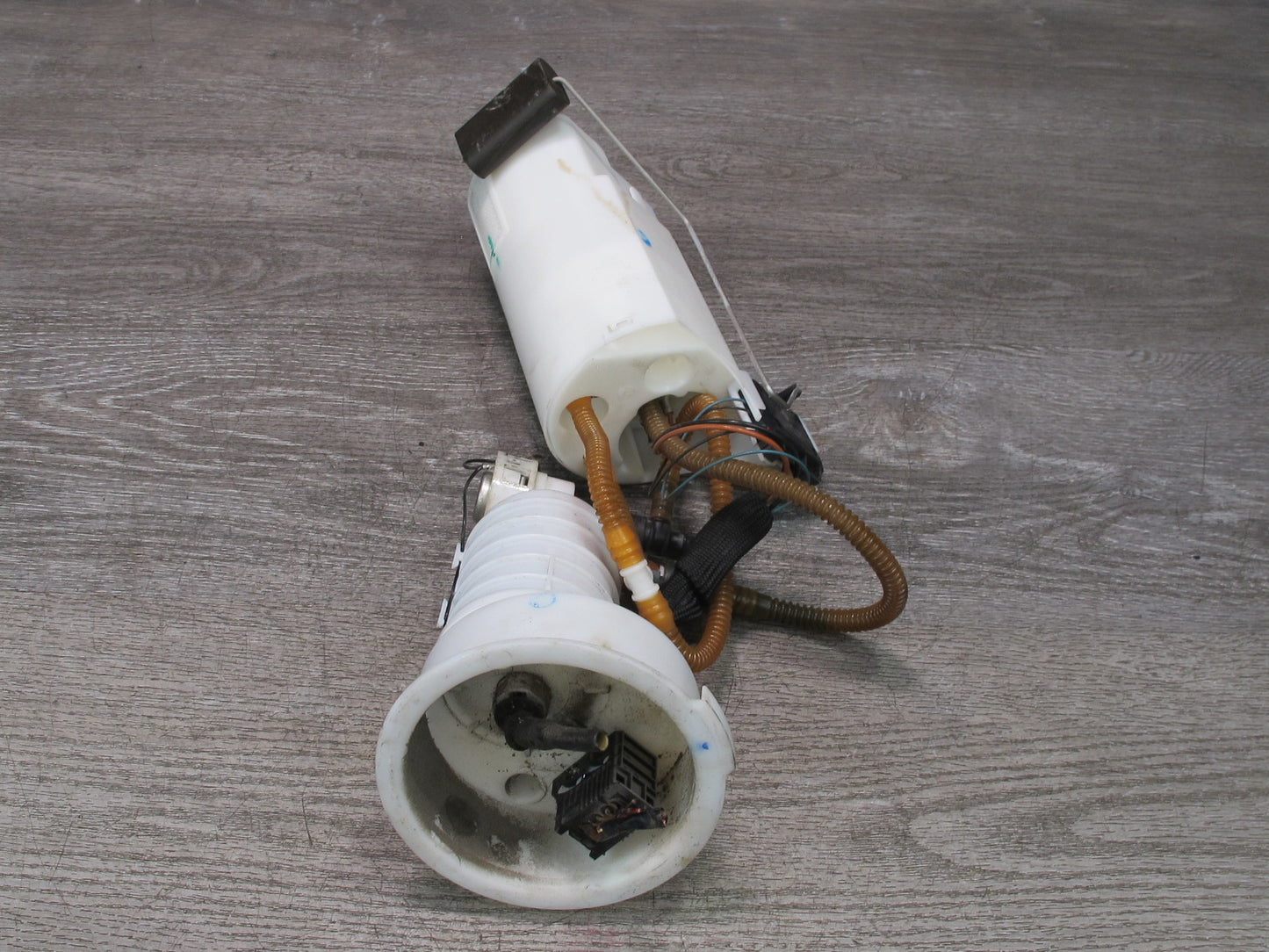 09-16 BMW E89 Z4 35i 35iS N54 Fuel Pump & Pressure Regulator Assembly OEM