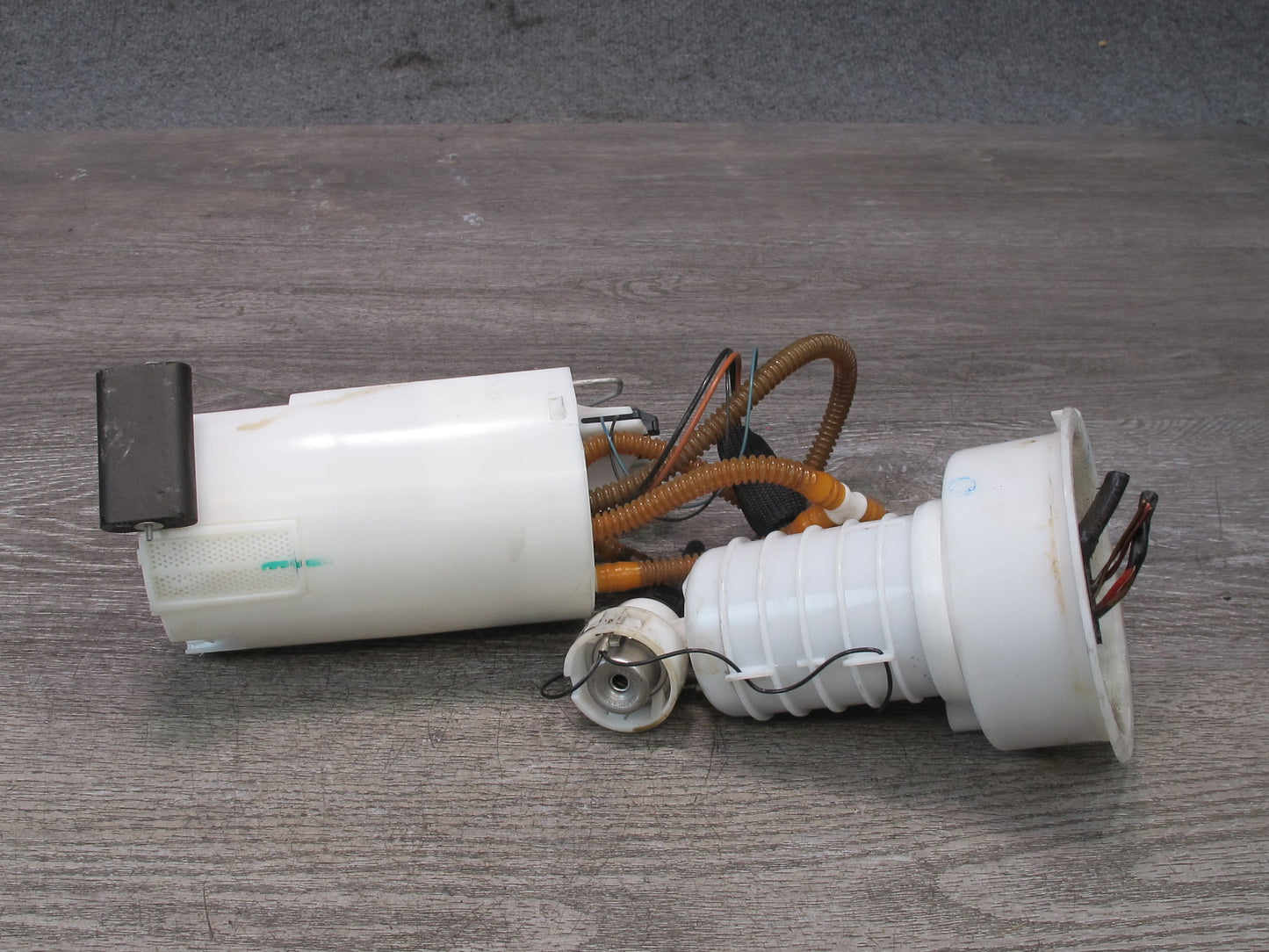 09-16 BMW E89 Z4 35i 35iS N54 Fuel Pump & Pressure Regulator Assembly OEM