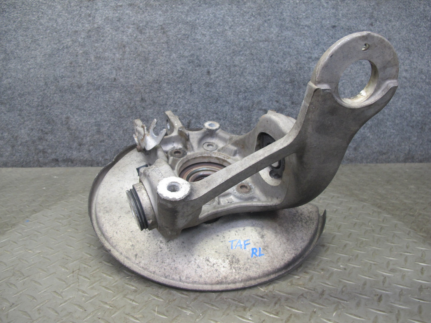 10-16 Audi B8 A4 S4 AWD Rear Left Spindle Knuckle Wheel Hub 8K0505431AR OEM