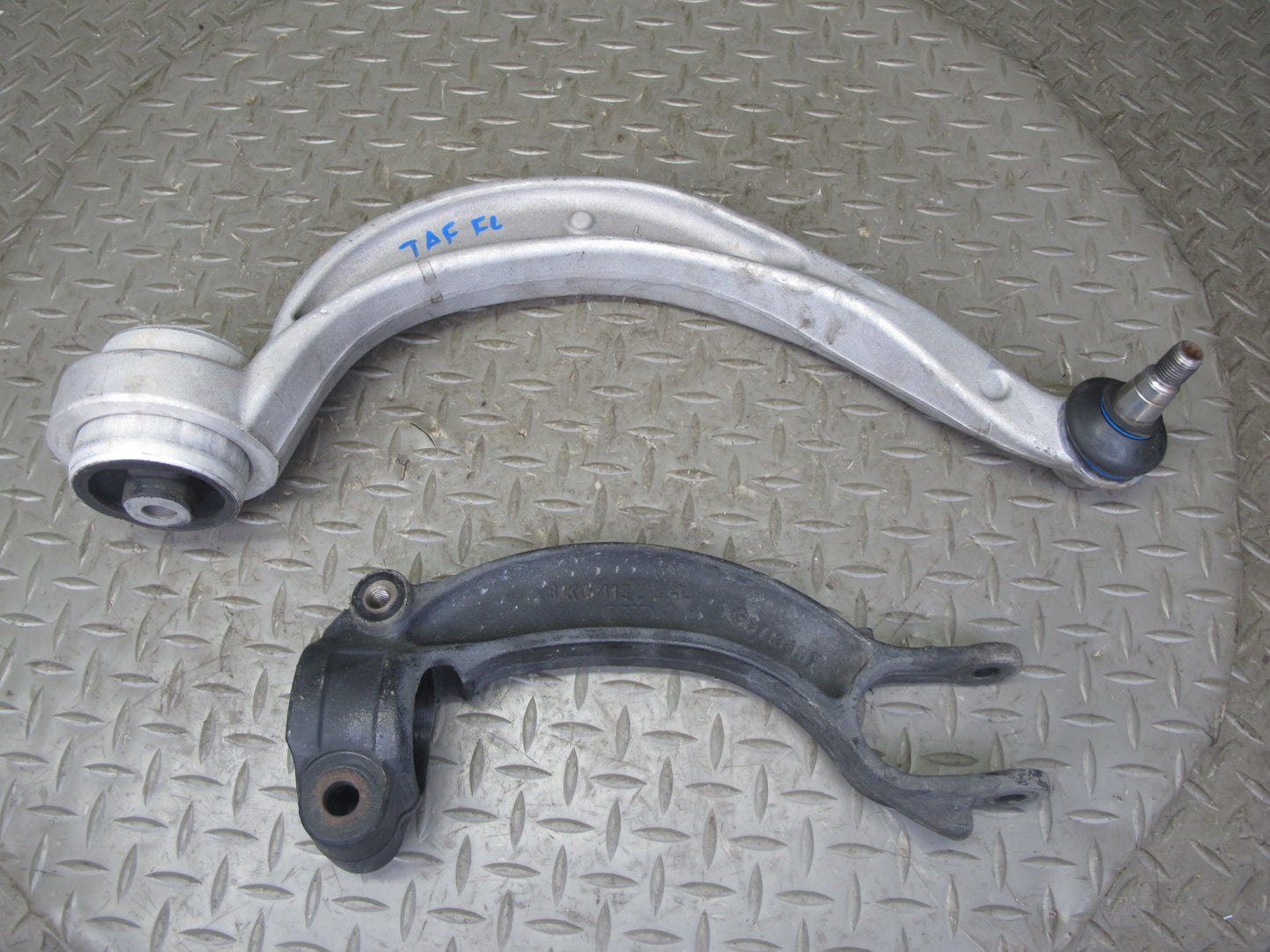 11-16 Audi B8 A4 S4 AWD Set of 2 Front Left Suspension Control Arm Fork OEM