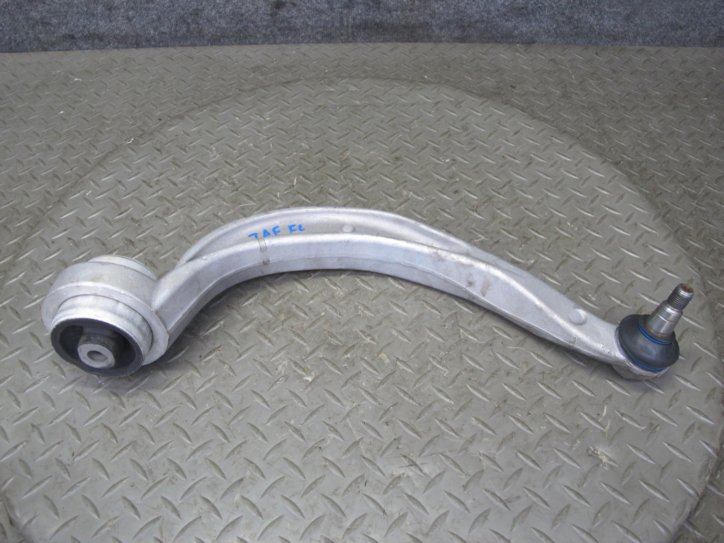 11-16 Audi B8 A4 S4 AWD Set of 2 Front Left Suspension Control Arm Fork OEM