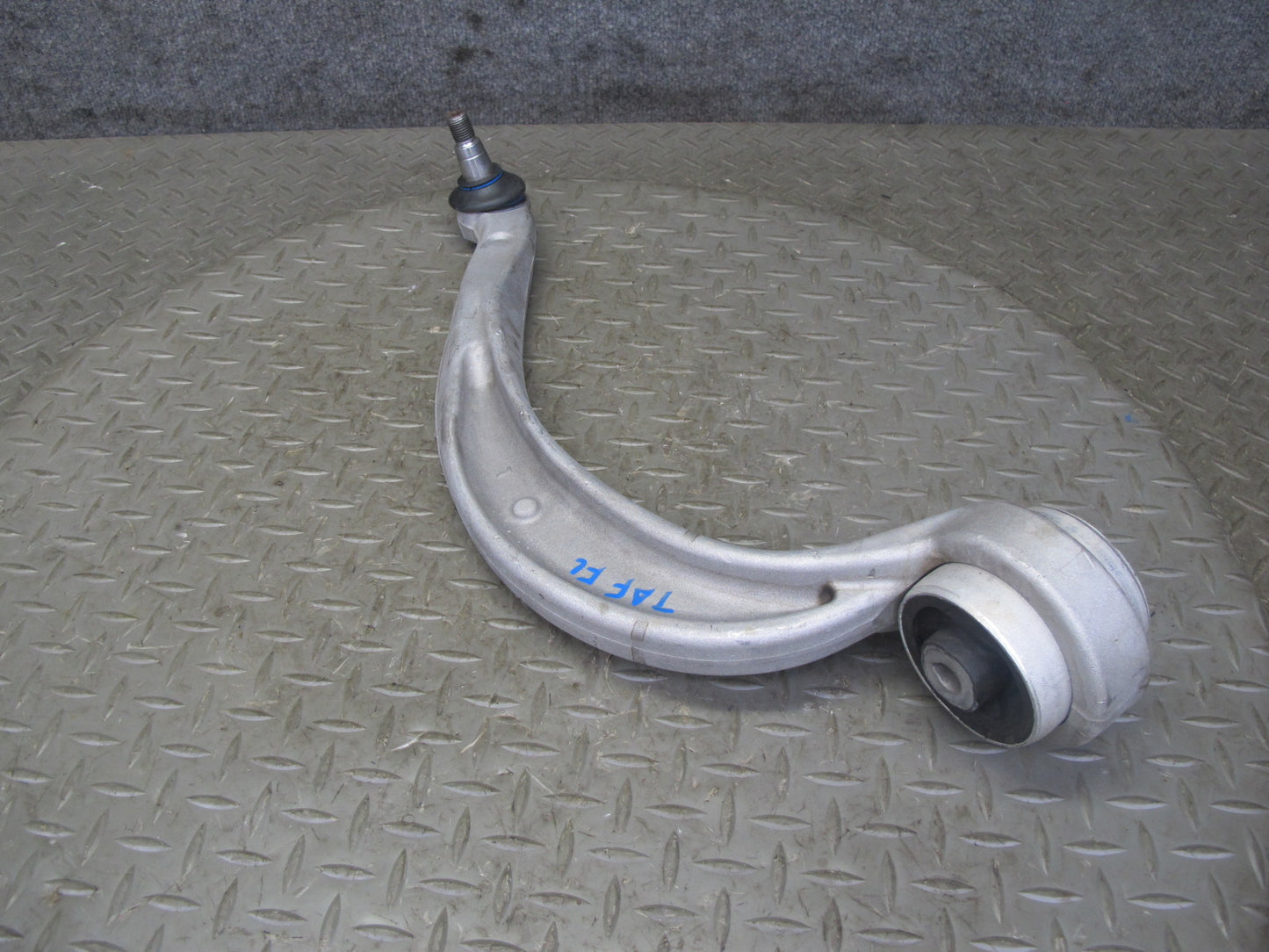 11-16 Audi B8 A4 S4 AWD Set of 2 Front Left Suspension Control Arm Fork OEM