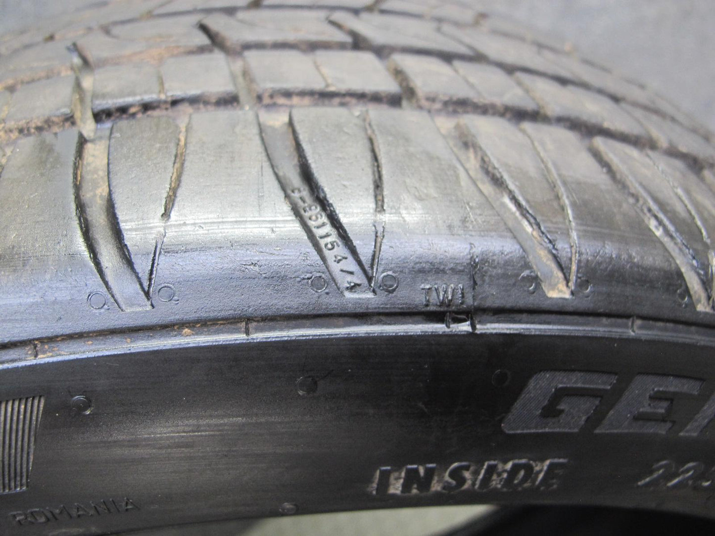 General G-max AS-05 ALL Season Tire 225/40 ZR19 93W 0923 7/32 Tread