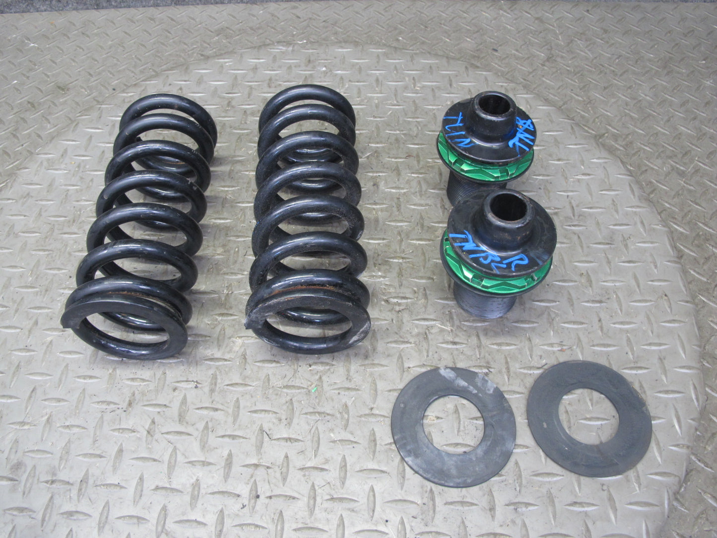 12-18 BMW F30 335i Sedan Rear Left & Right Coil Spring REV9 Hyper Spacer Pad Set