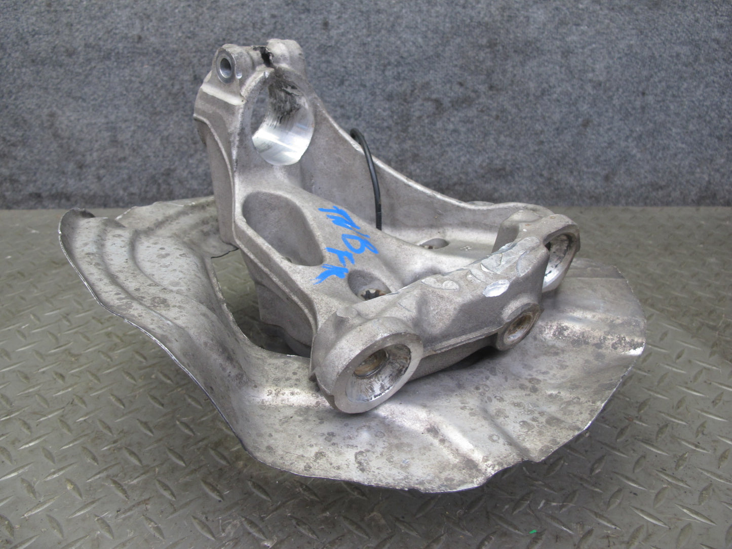 12-16 BMW F30 F31 F33 335i RWD Front Right Spindle Knuckle Wheel Hub Bearing OEM