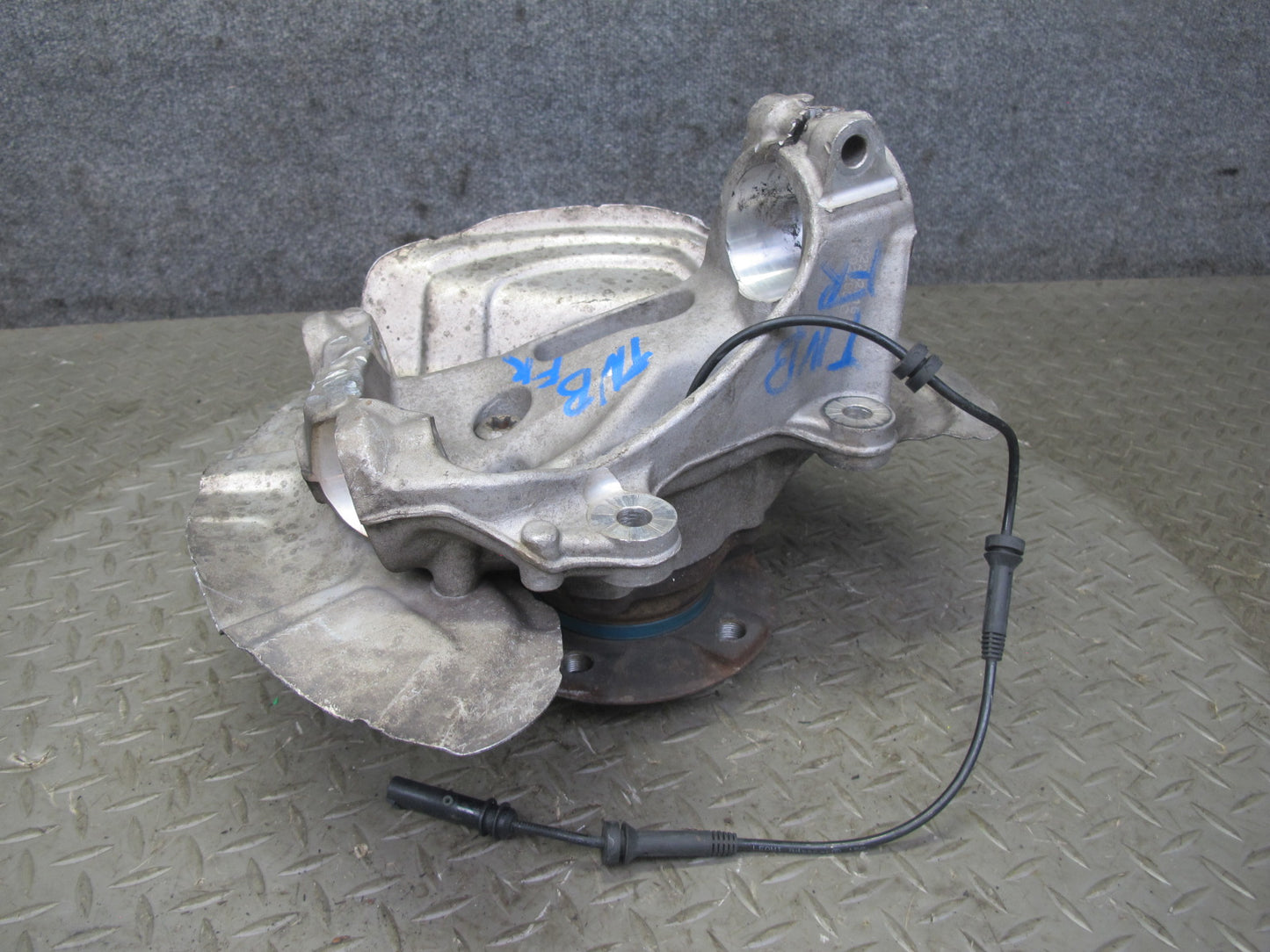12-16 BMW F30 F31 F33 335i RWD Front Right Spindle Knuckle Wheel Hub Bearing OEM