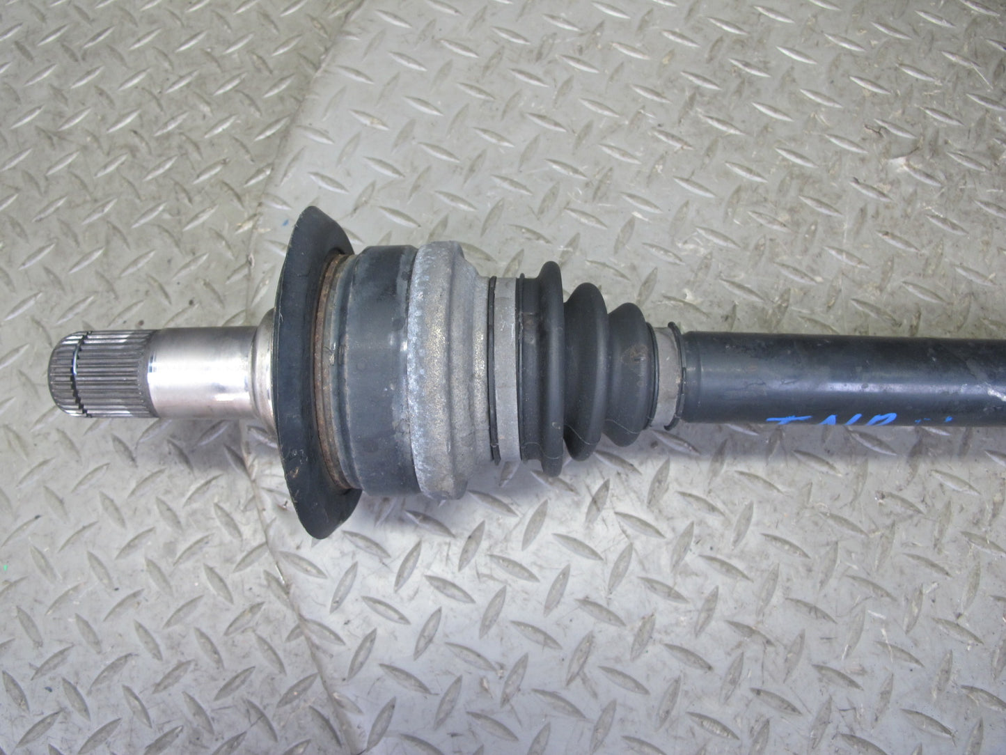 12-15 BMW F30 335i RWD M/T Rear Left Axle Output Drive Shaft 7597685 91K OEM