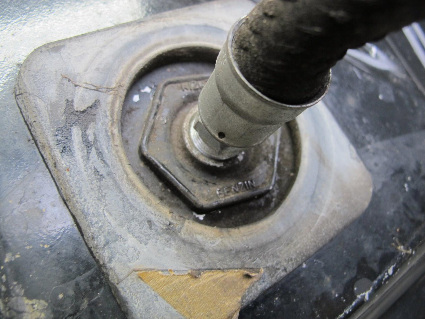 73-85 Mercedes R107 Gas Fuel Tank Assembly w Filler Neck & Cap 51K Miles OEM