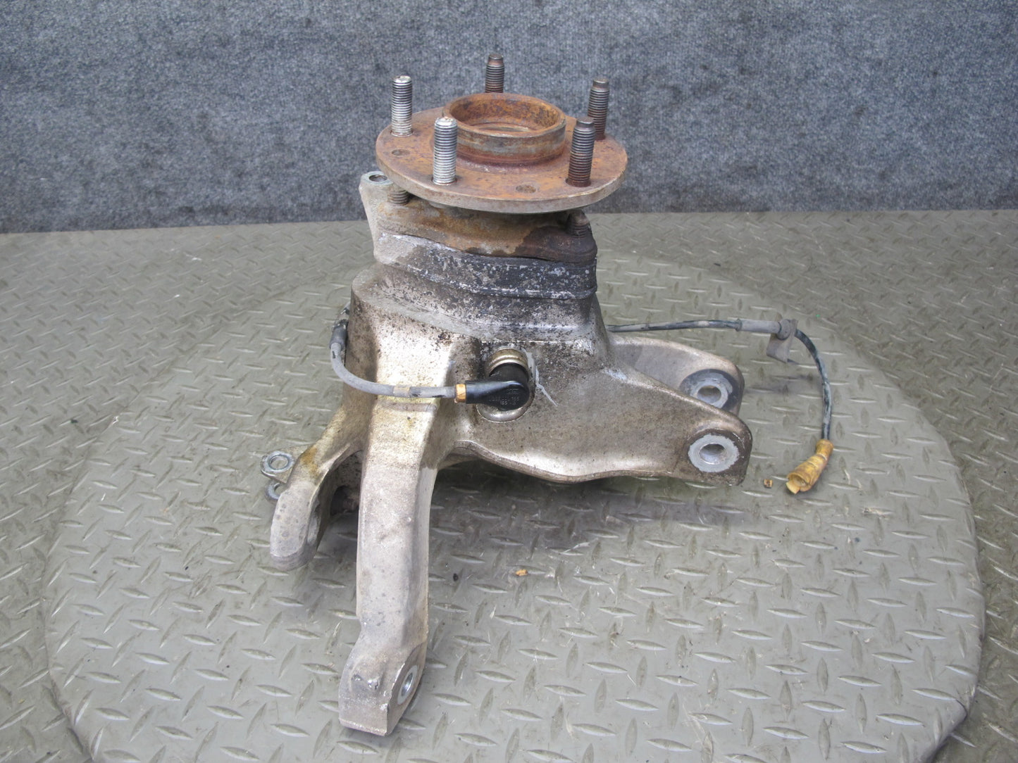 88-96 Chevrolet Corvette C4 Rear Right Spindle Knuckle Wheel Hub Bearing OEM