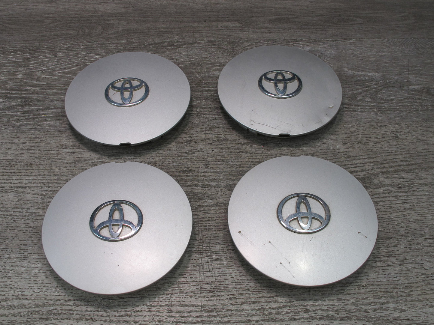 95-97 Toyota Celsior UCF20 Set of 4 Wheel Hub Center Cap Cover OEM