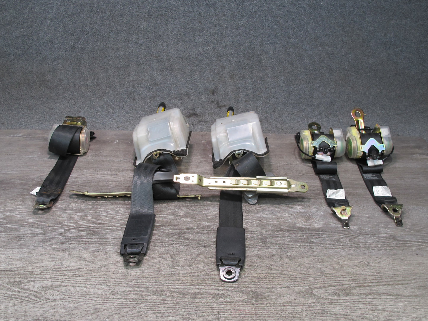 97 TOYOTA UCF20 CELSIOR SET OF 5 FRONT & REAR SEATBELT RETRACTOR OEM