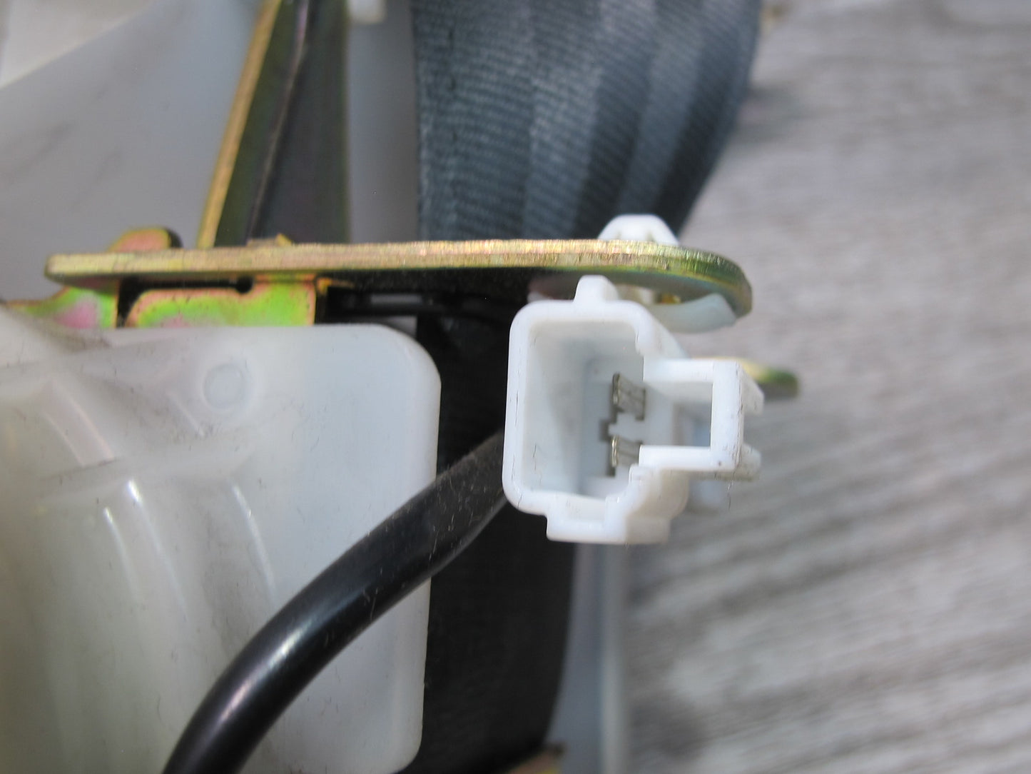 97 TOYOTA UCF20 CELSIOR SET OF 5 FRONT & REAR SEATBELT RETRACTOR OEM