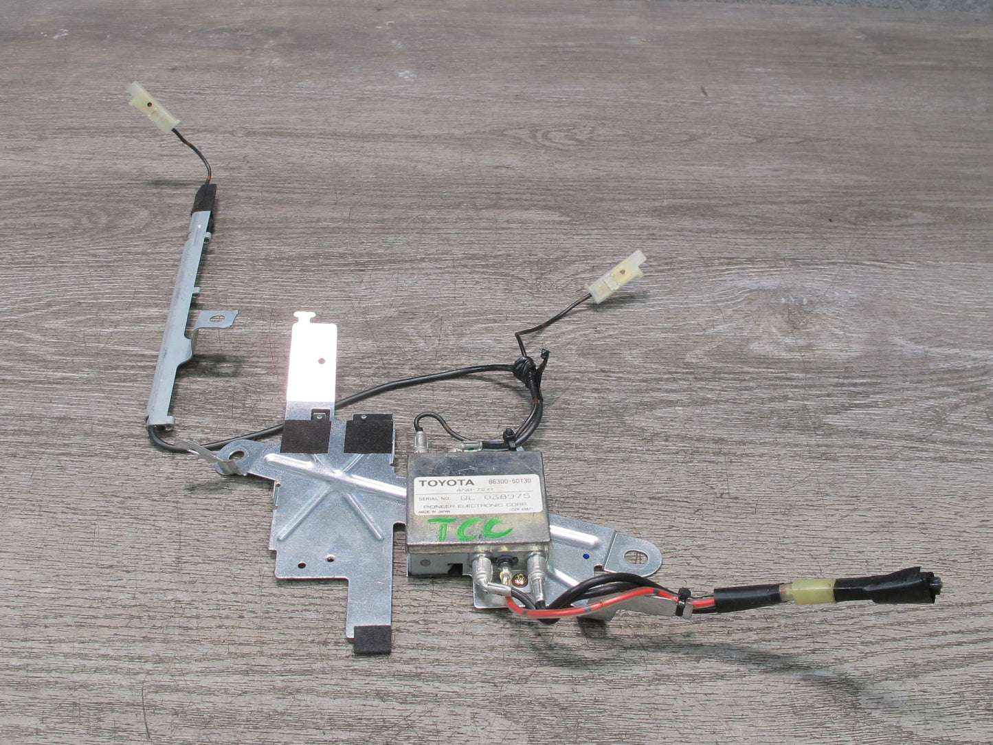 95-97 Toyota Celsior UCF20 Pioneer Antenna Cord w Mount Bracket 86300-50130 OEM