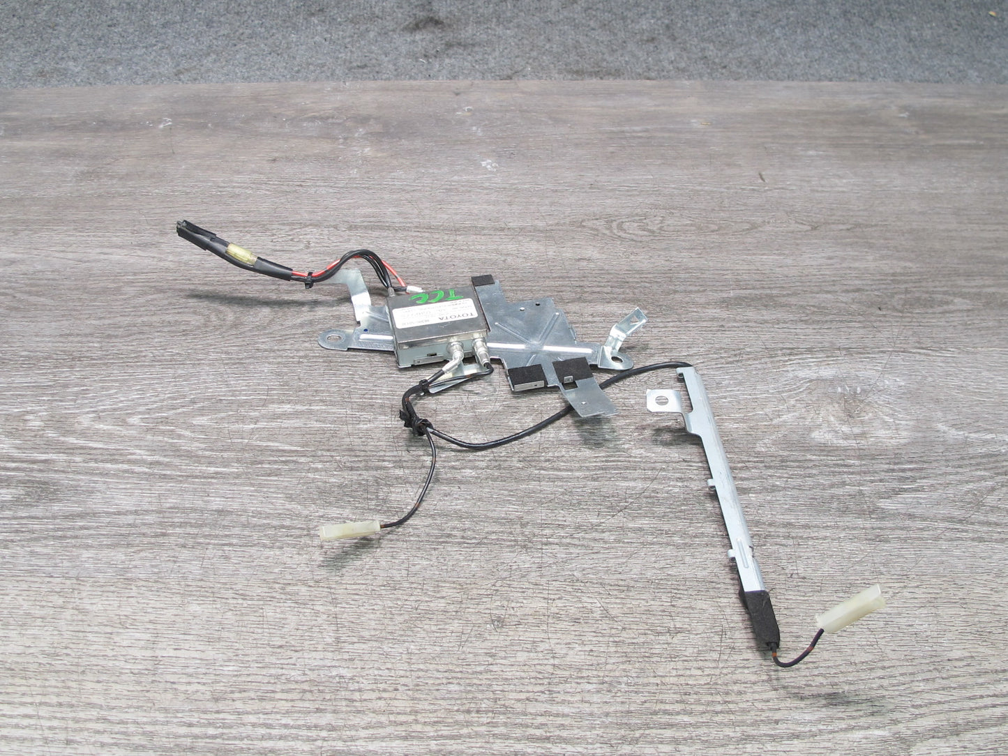 95-97 Toyota Celsior UCF20 Pioneer Antenna Cord w Mount Bracket 86300-50130 OEM