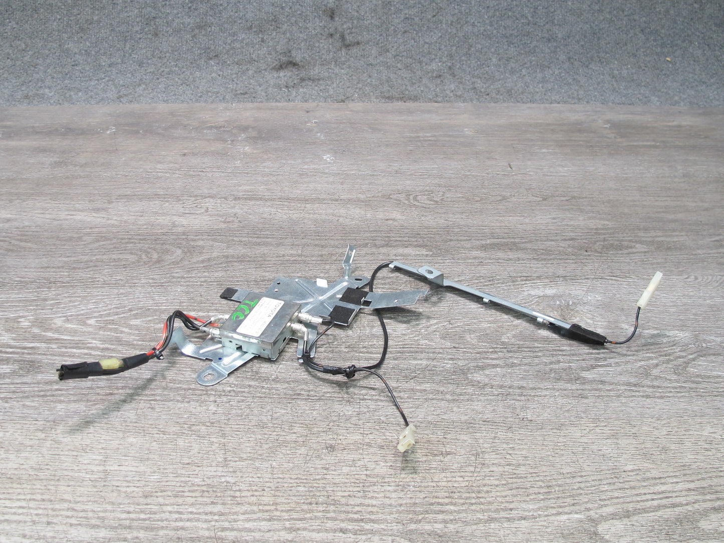 95-97 Toyota Celsior UCF20 Pioneer Antenna Cord w Mount Bracket 86300-50130 OEM