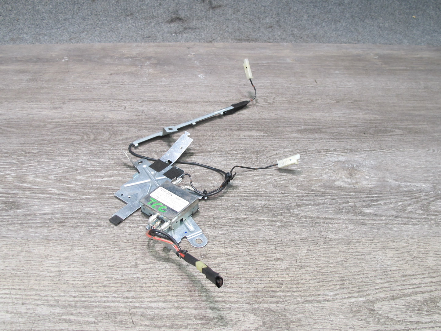 95-97 Toyota Celsior UCF20 Pioneer Antenna Cord w Mount Bracket 86300-50130 OEM