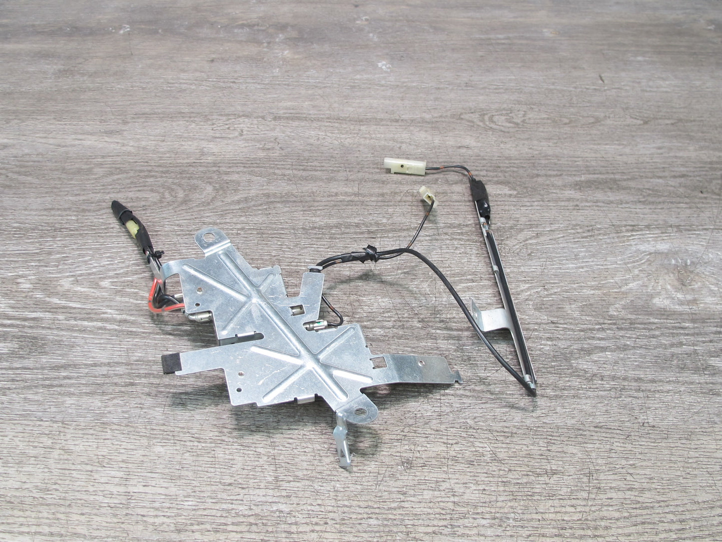 95-97 Toyota Celsior UCF20 Pioneer Antenna Cord w Mount Bracket 86300-50130 OEM