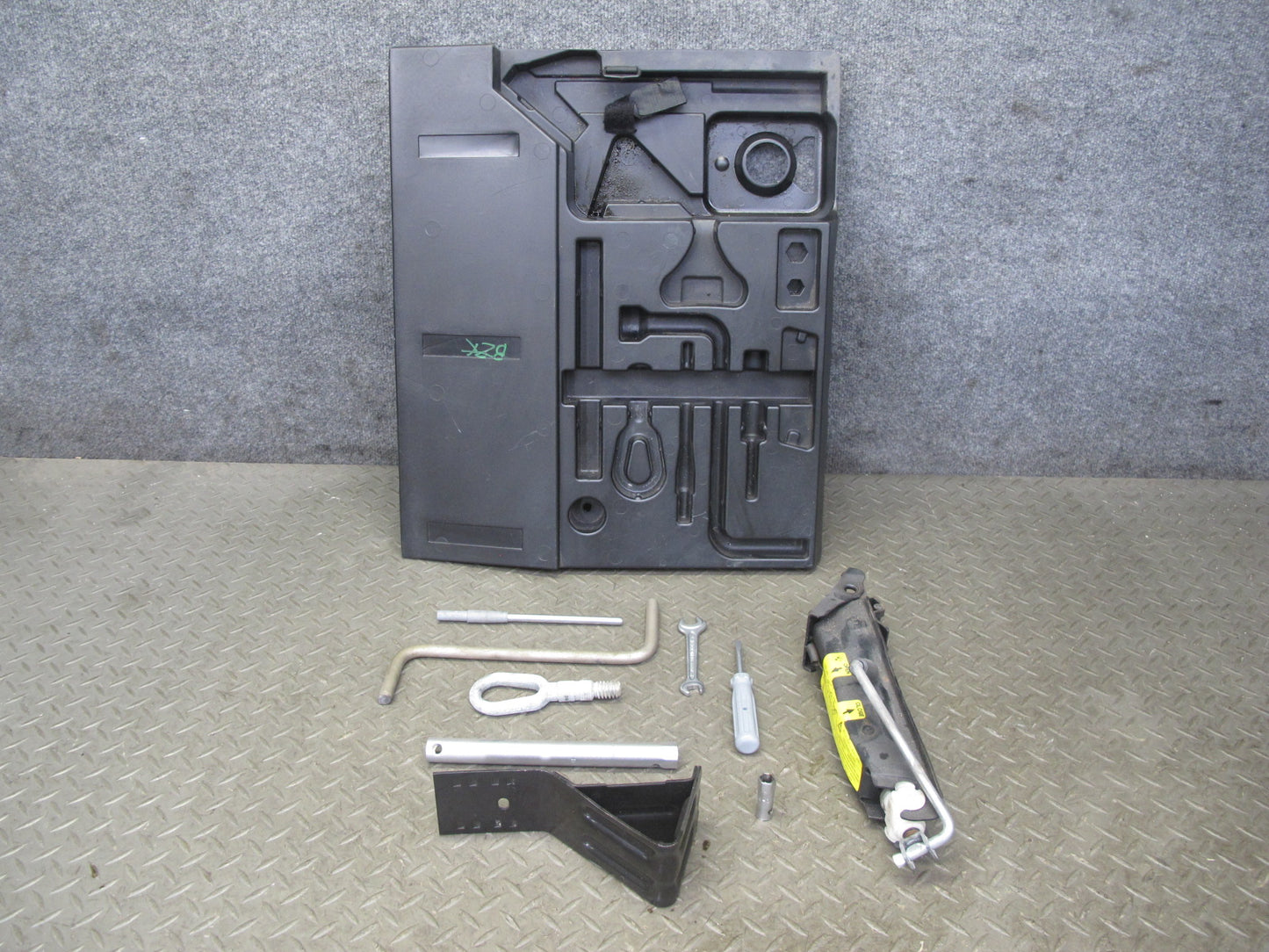 97-02 BMW E36/7 Z3 Roadster Spare Tire Tool KIT Tray Holder Set 1093840 OEM