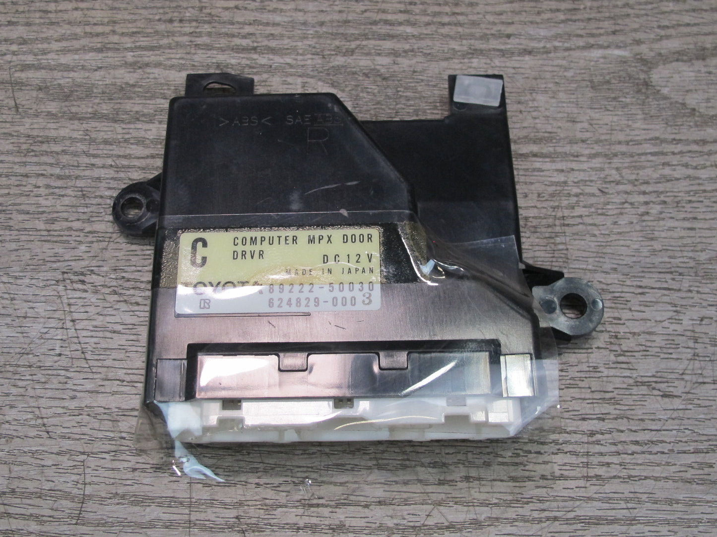 95-97 Toyota Celsior UCF20 RHD Front Right Door Control Module 89222-50030 OEM