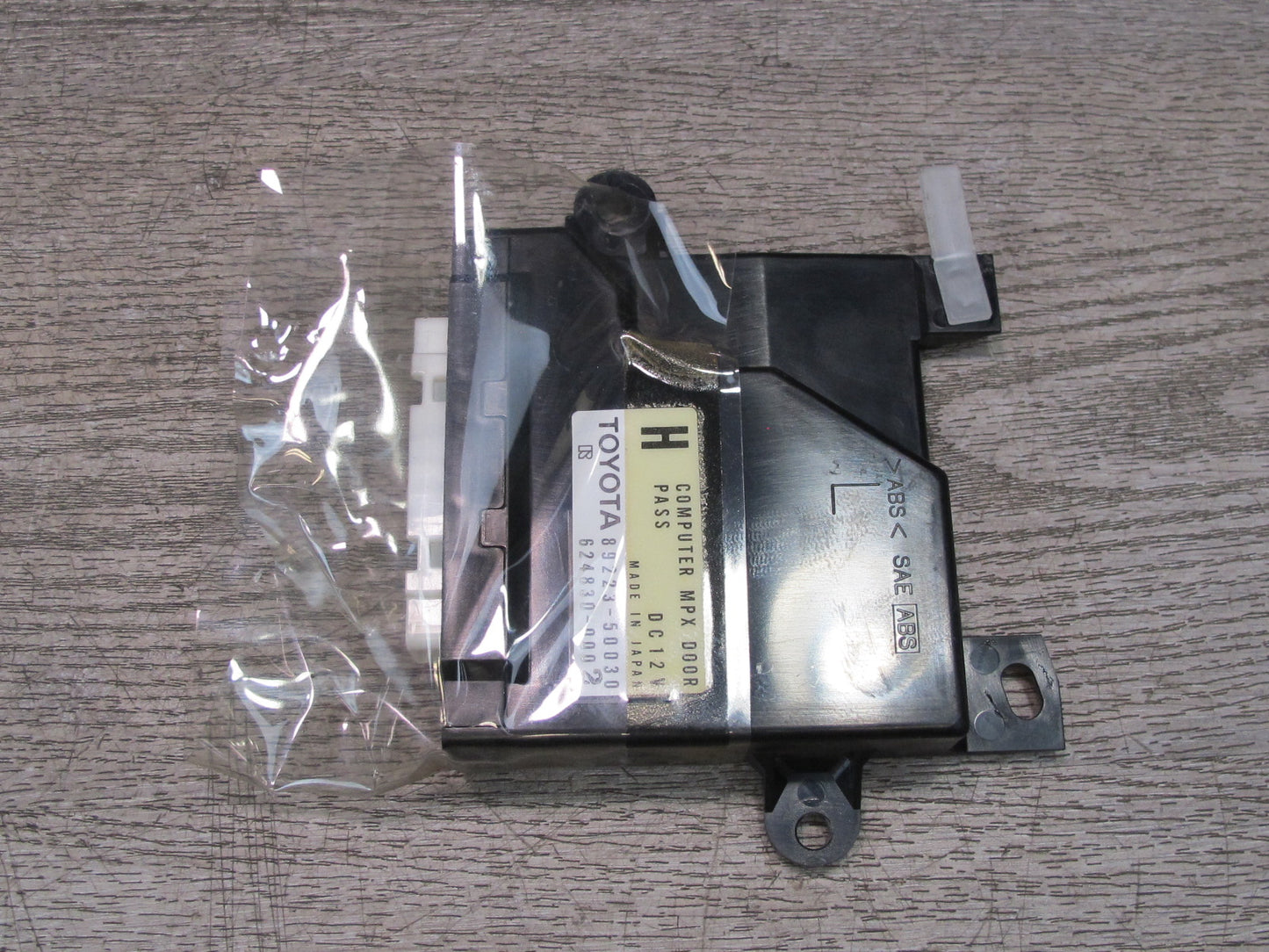 95-97 Toyota Celsior UCF20 RHD Front Left Door Control Module 89223-50030 OEM