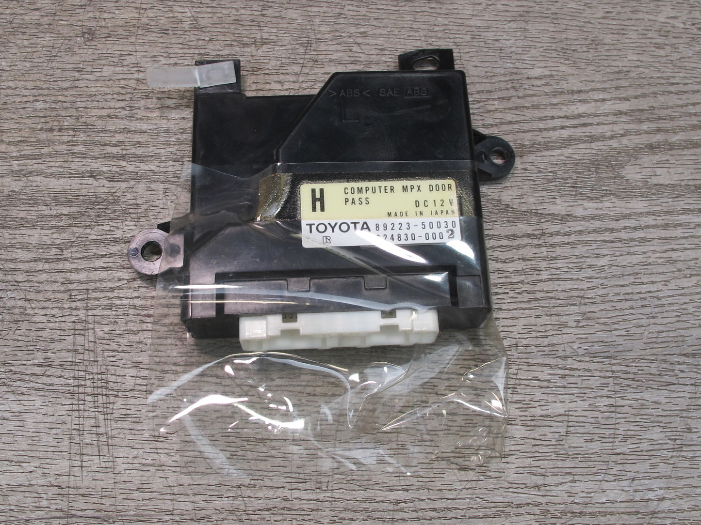 95-97 Toyota Celsior UCF20 RHD Front Left Door Control Module 89223-50030 OEM