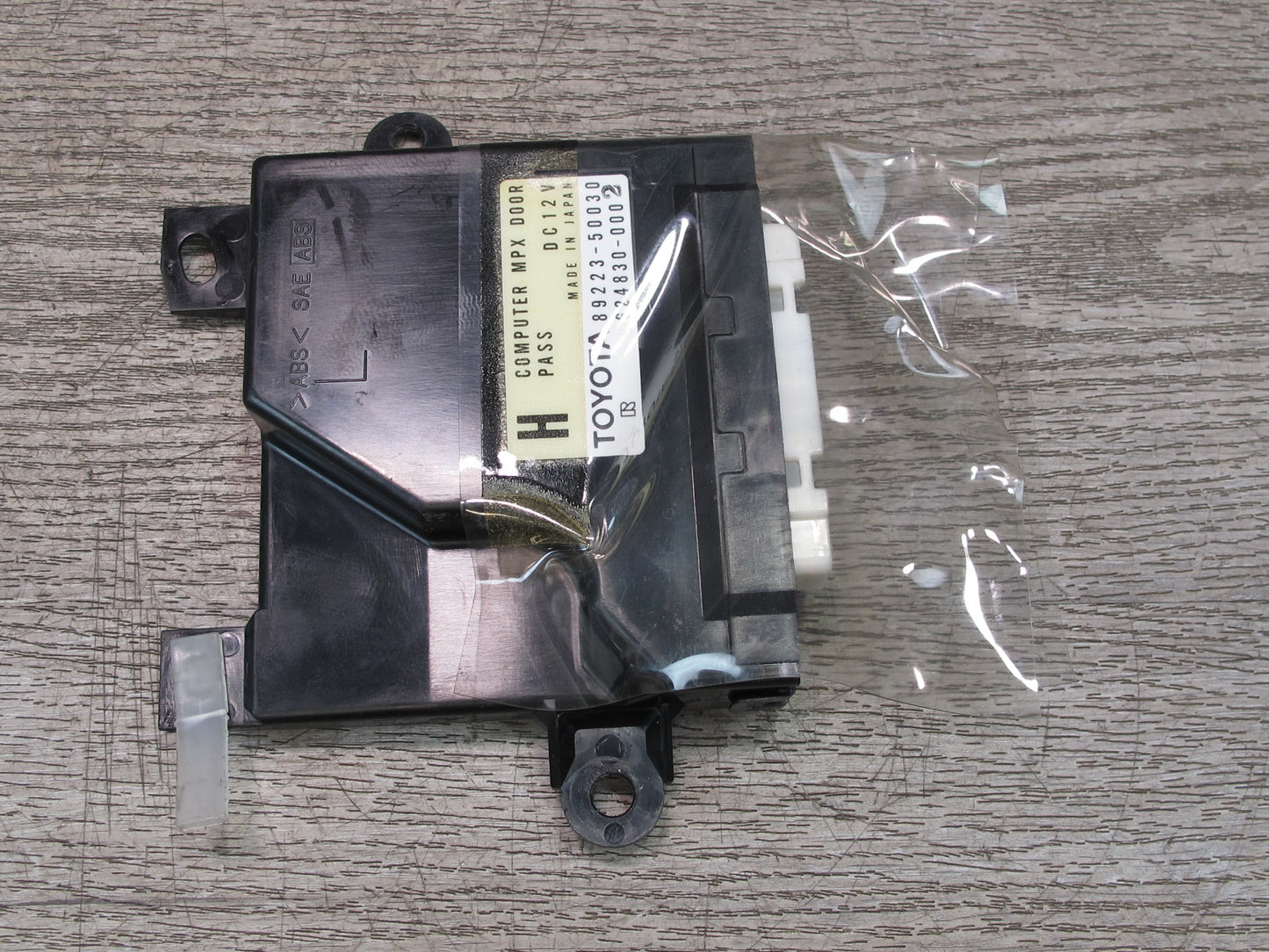 95-97 Toyota Celsior UCF20 RHD Front Left Door Control Module 89223-50030 OEM