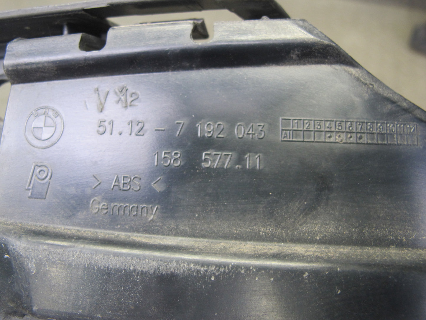 09-16 BMW E89 Z4 Set of 2 Rear Bumper Mount Guide Bracket Support OEM