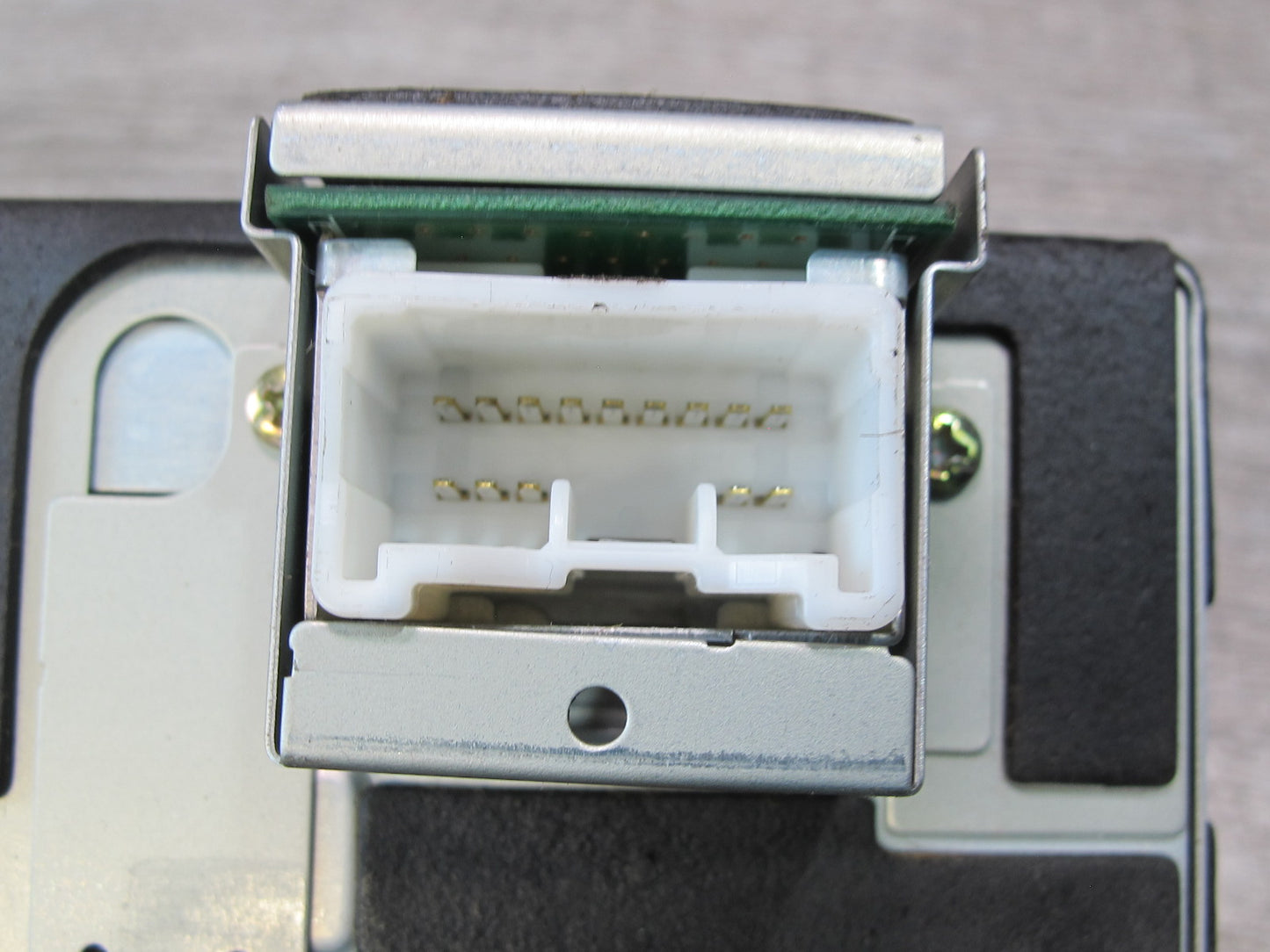 95-97 Toyota Celsior Lexus LS400 UCF20 CD Changer NO Magazine 86270-50090 OEM