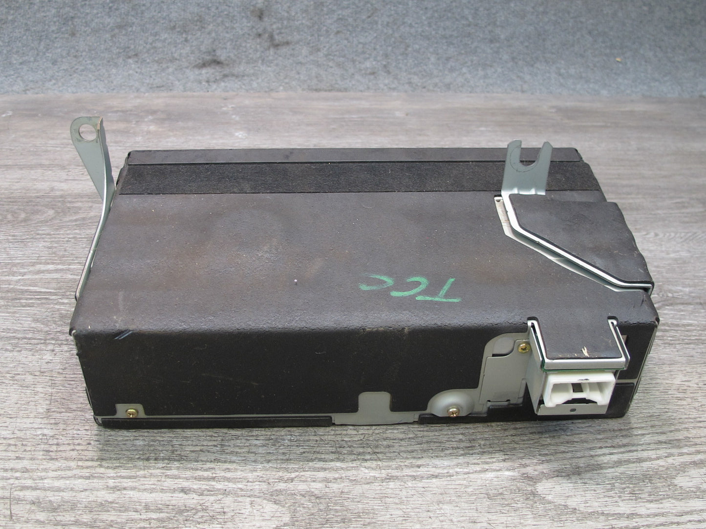 95-97 Toyota Celsior Lexus LS400 UCF20 CD Changer NO Magazine 86270-50090 OEM