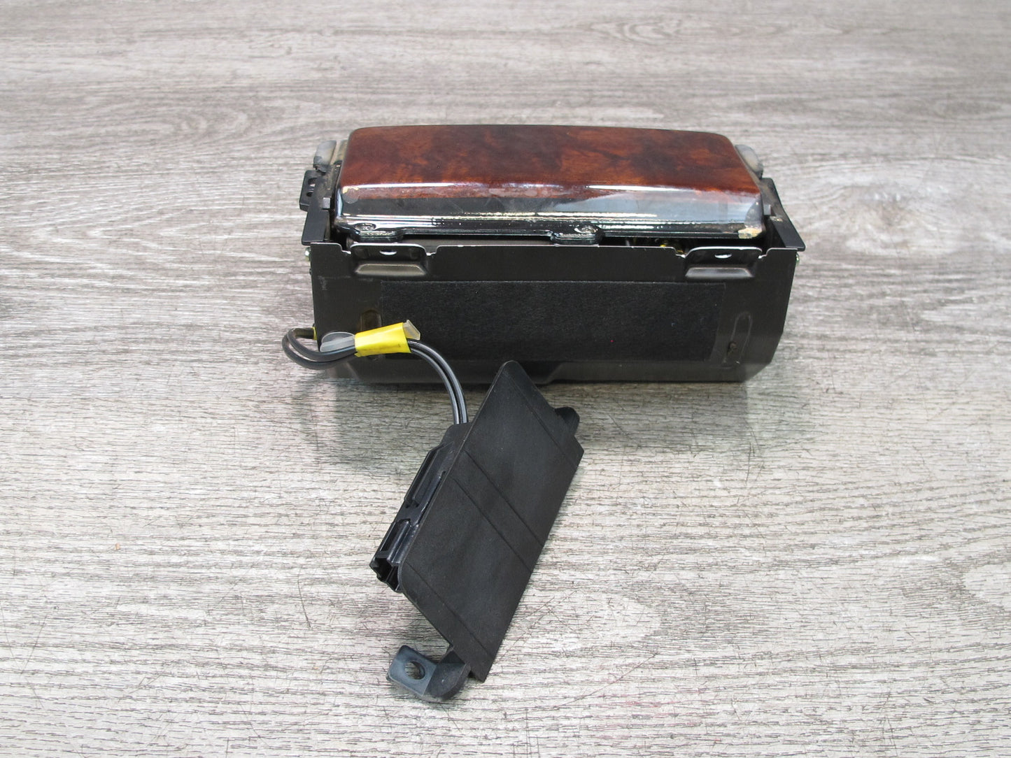 95-97 Toyota Celsior Lexus LS400 UCF20 Front Center Console Ashtray Lighter OEM