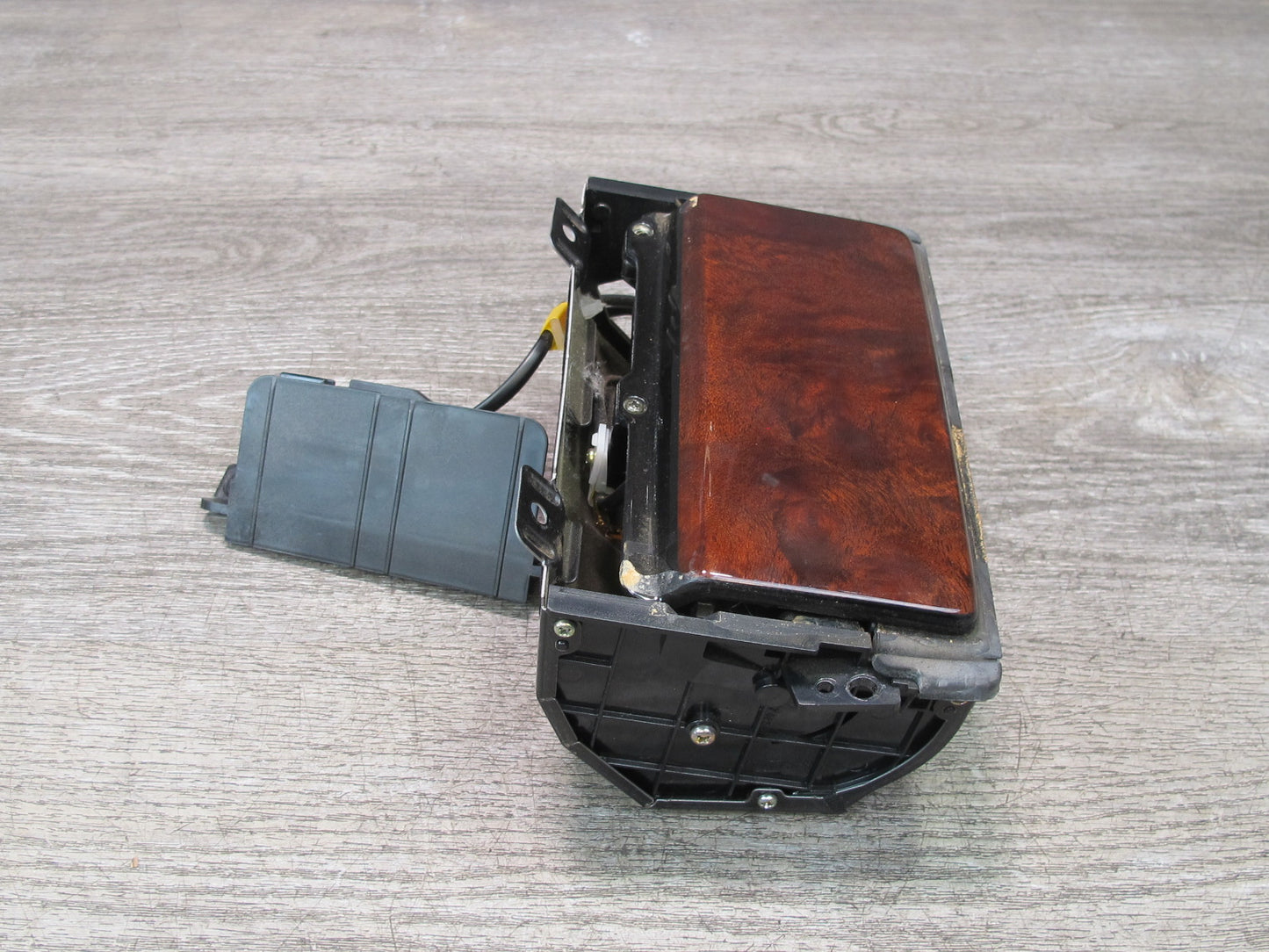 95-97 Toyota Celsior Lexus LS400 UCF20 Front Center Console Ashtray Lighter OEM