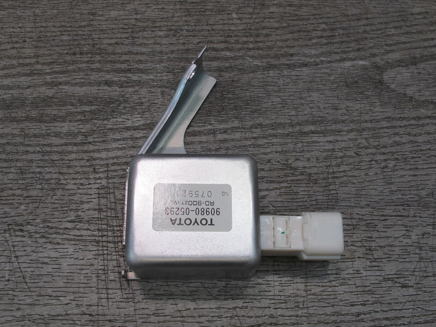 95-97 Toyota Celsior UCF20 Radio Noise Filter 90980-05293 OEM