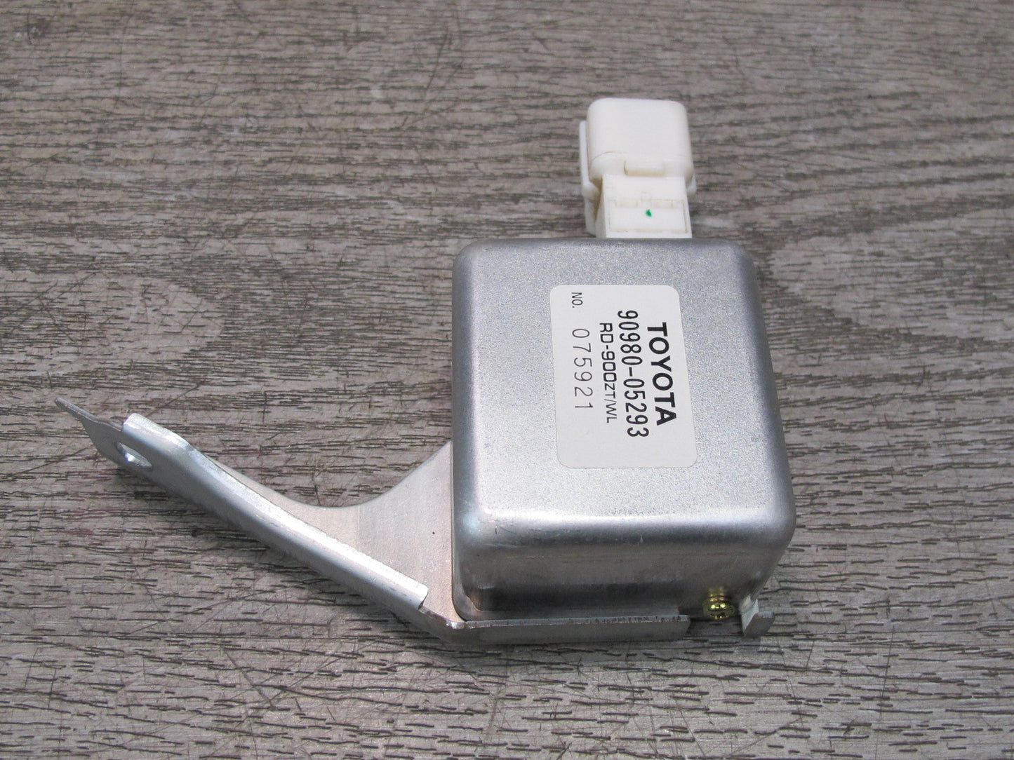 95-97 Toyota Celsior UCF20 Radio Noise Filter 90980-05293 OEM