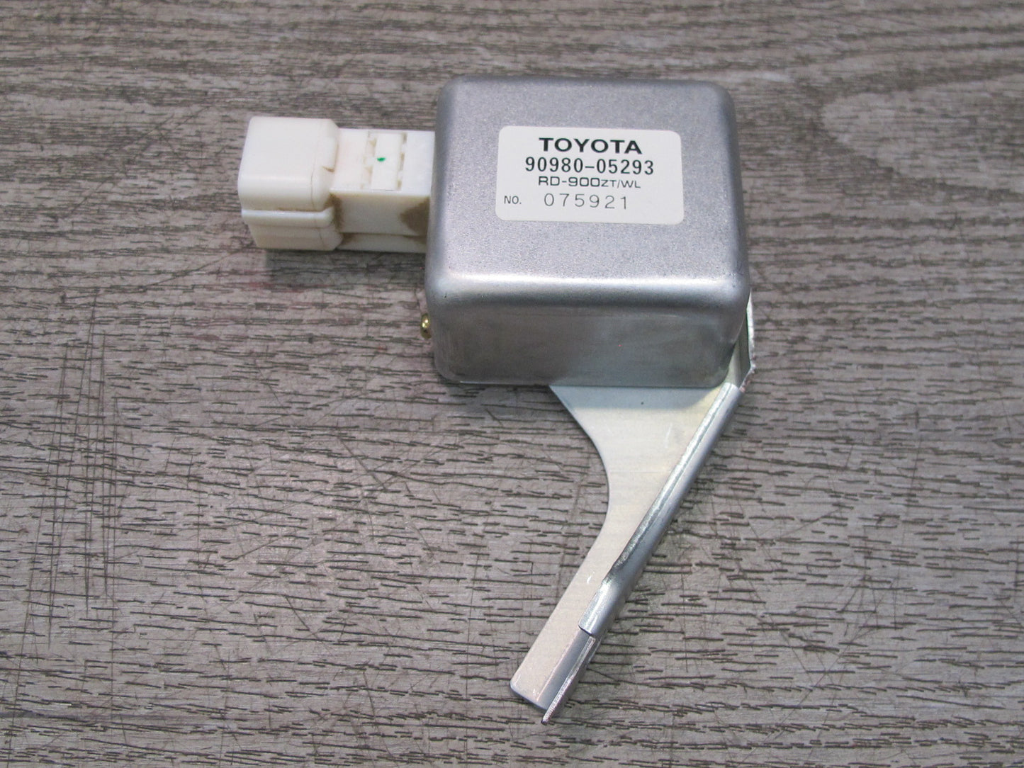 95-97 Toyota Celsior UCF20 Radio Noise Filter 90980-05293 OEM