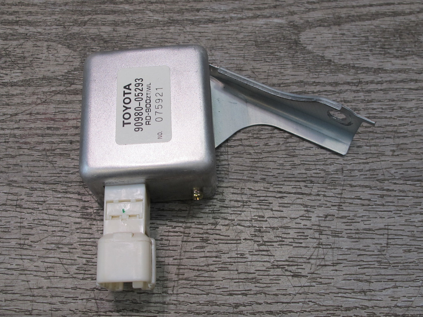 95-97 Toyota Celsior UCF20 Radio Noise Filter 90980-05293 OEM