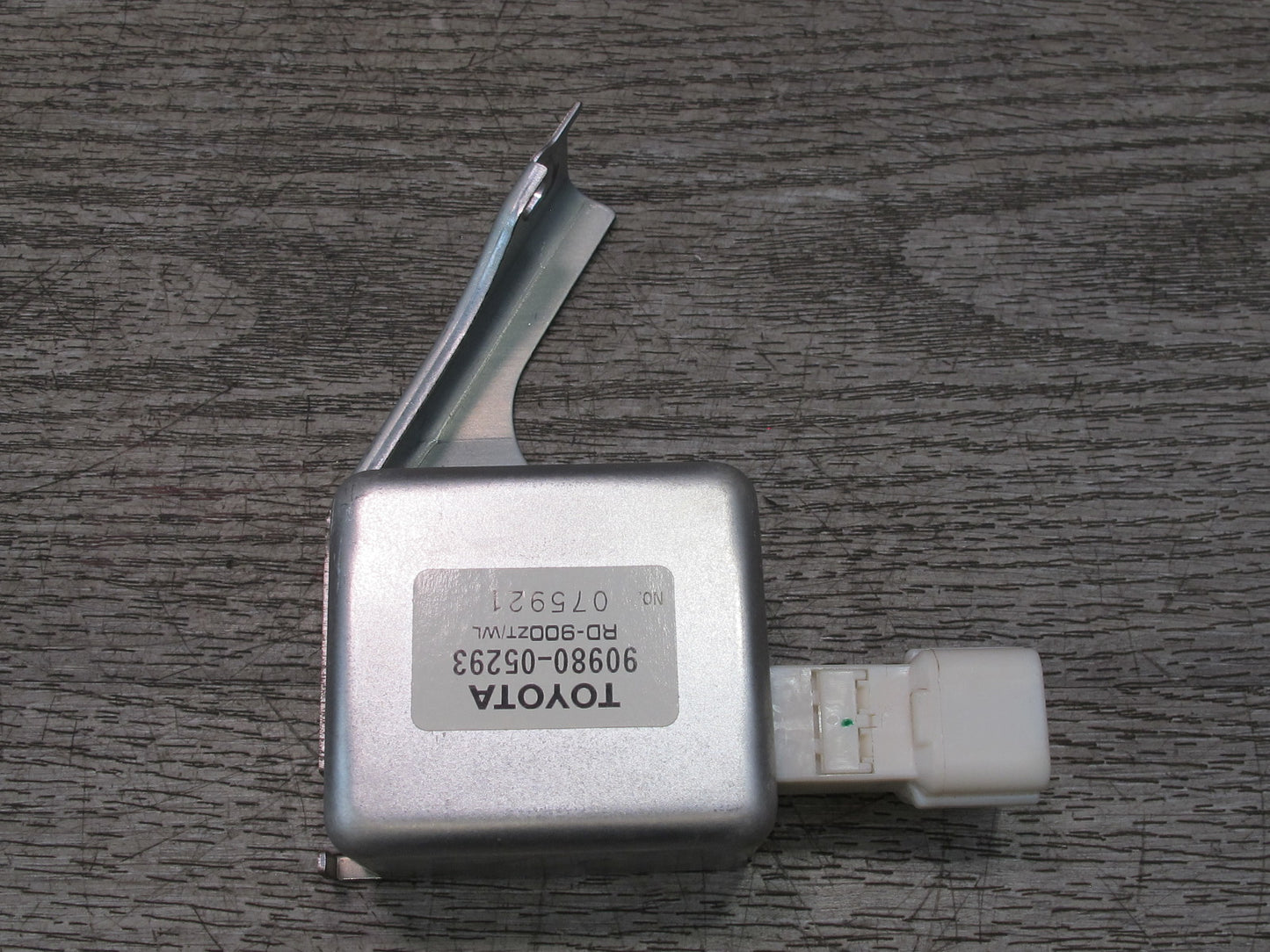 95-97 Toyota Celsior UCF20 Radio Noise Filter 90980-05293 OEM