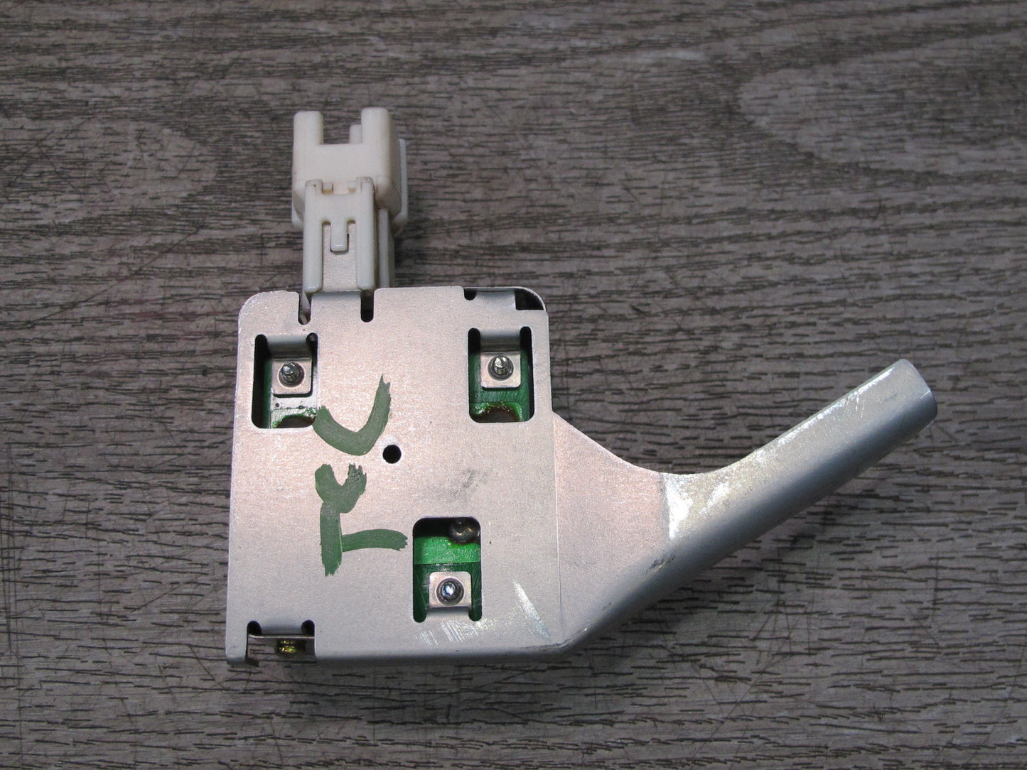 95-97 Toyota Celsior UCF20 Radio Noise Filter 90980-05293 OEM