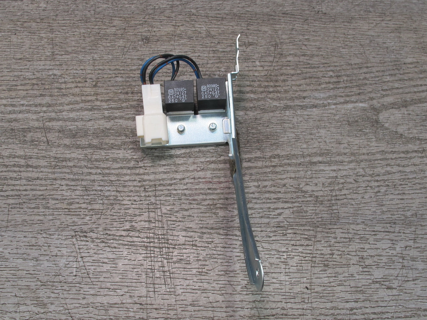 95-97 Toyota Celsior Lexus LS400 UCF20 Radio Setting Condenser 90980-04127 OEM