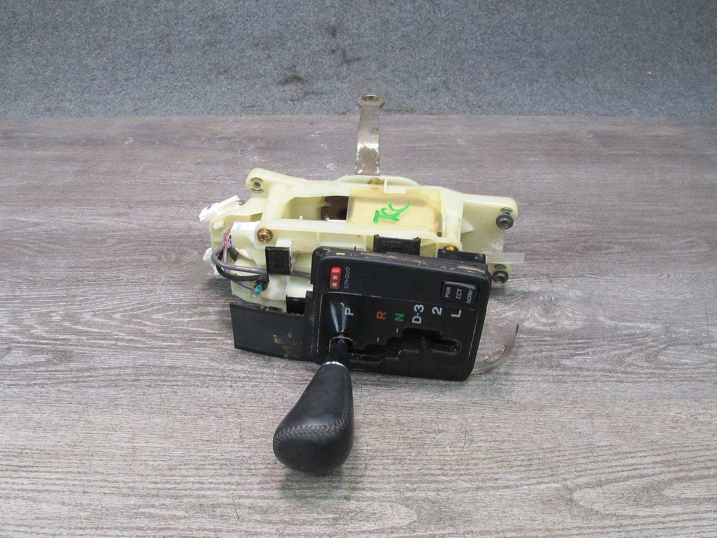 95-97 Toyota Celsior UCF20 RHD A/T Automatic Transmission Gear Shifter OEM