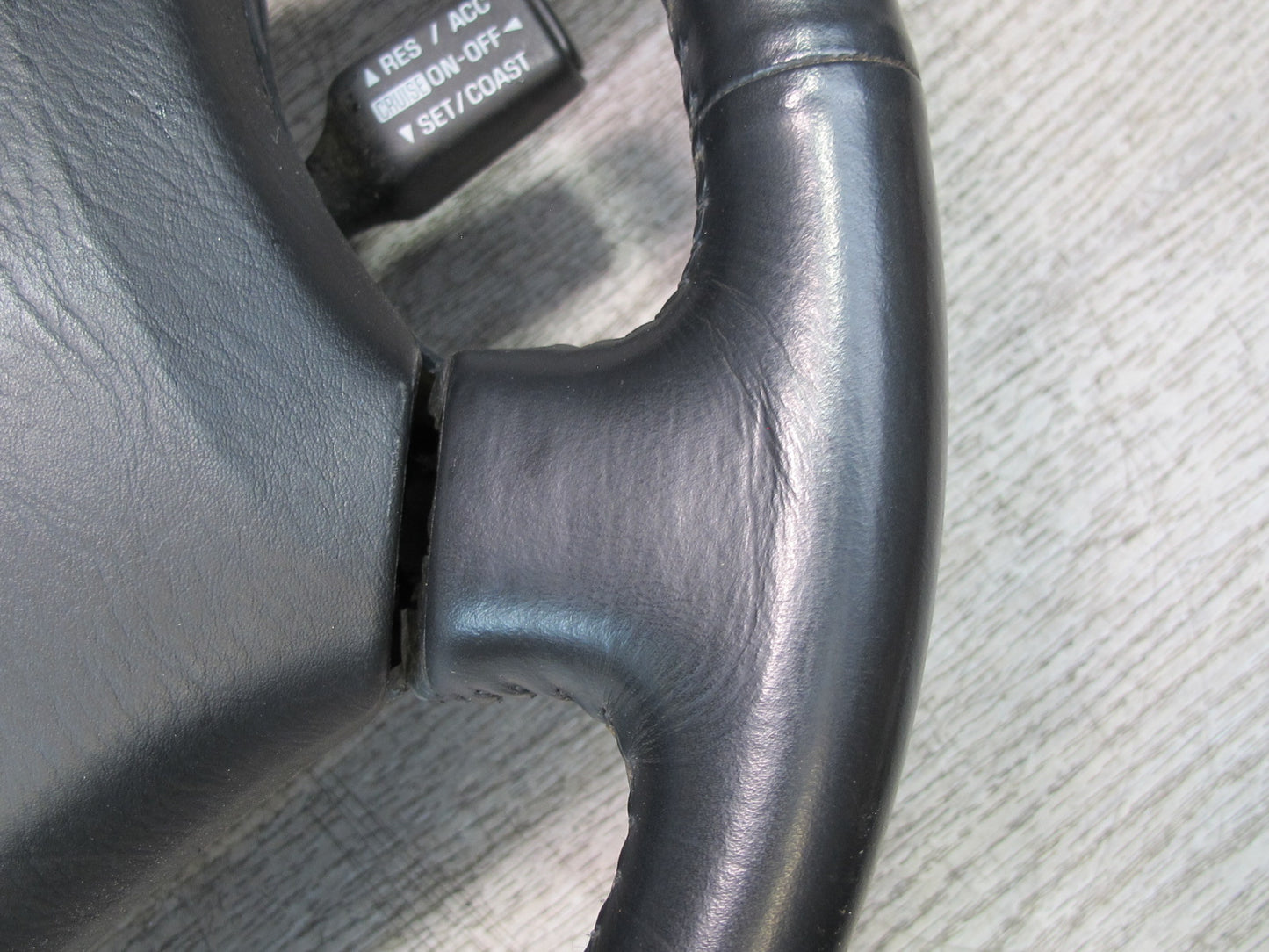 97 TOYOTA UCF20 CELSIOR FRONT RIGHT DRIVER SIDE STEERING WHEEL W/ SRS AIRBAG OEM