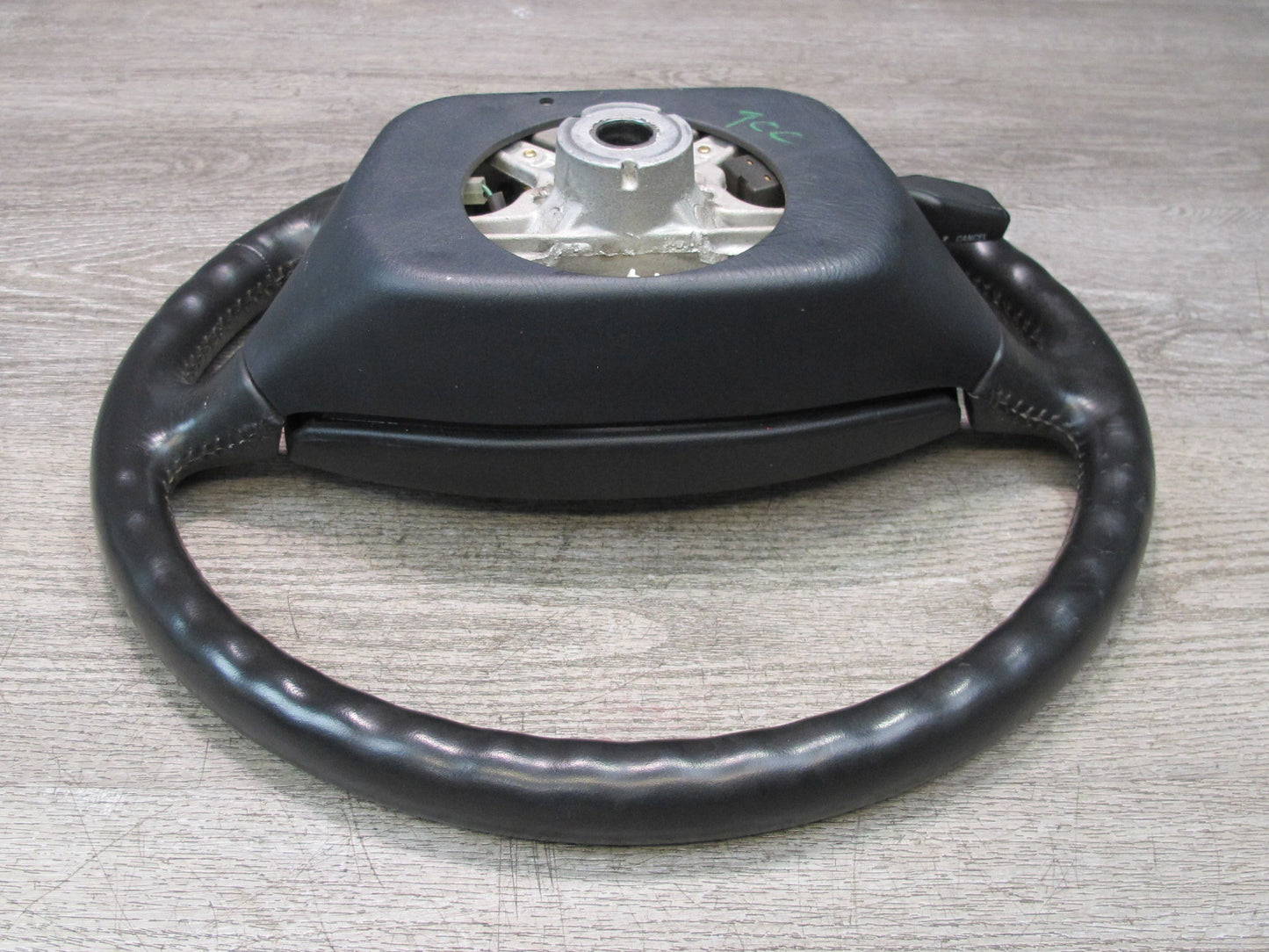97 TOYOTA UCF20 CELSIOR FRONT RIGHT DRIVER SIDE STEERING WHEEL W/ SRS AIRBAG OEM