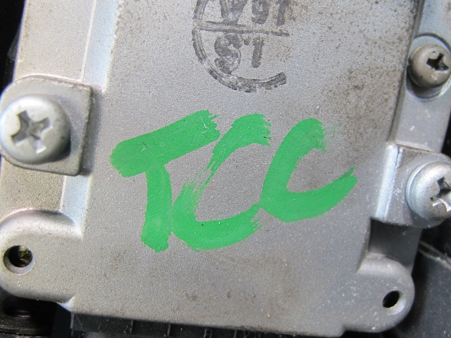 95-97 Toyota Celsior Lexus LS400 Ignition Control Module Igniter w Cover OEM