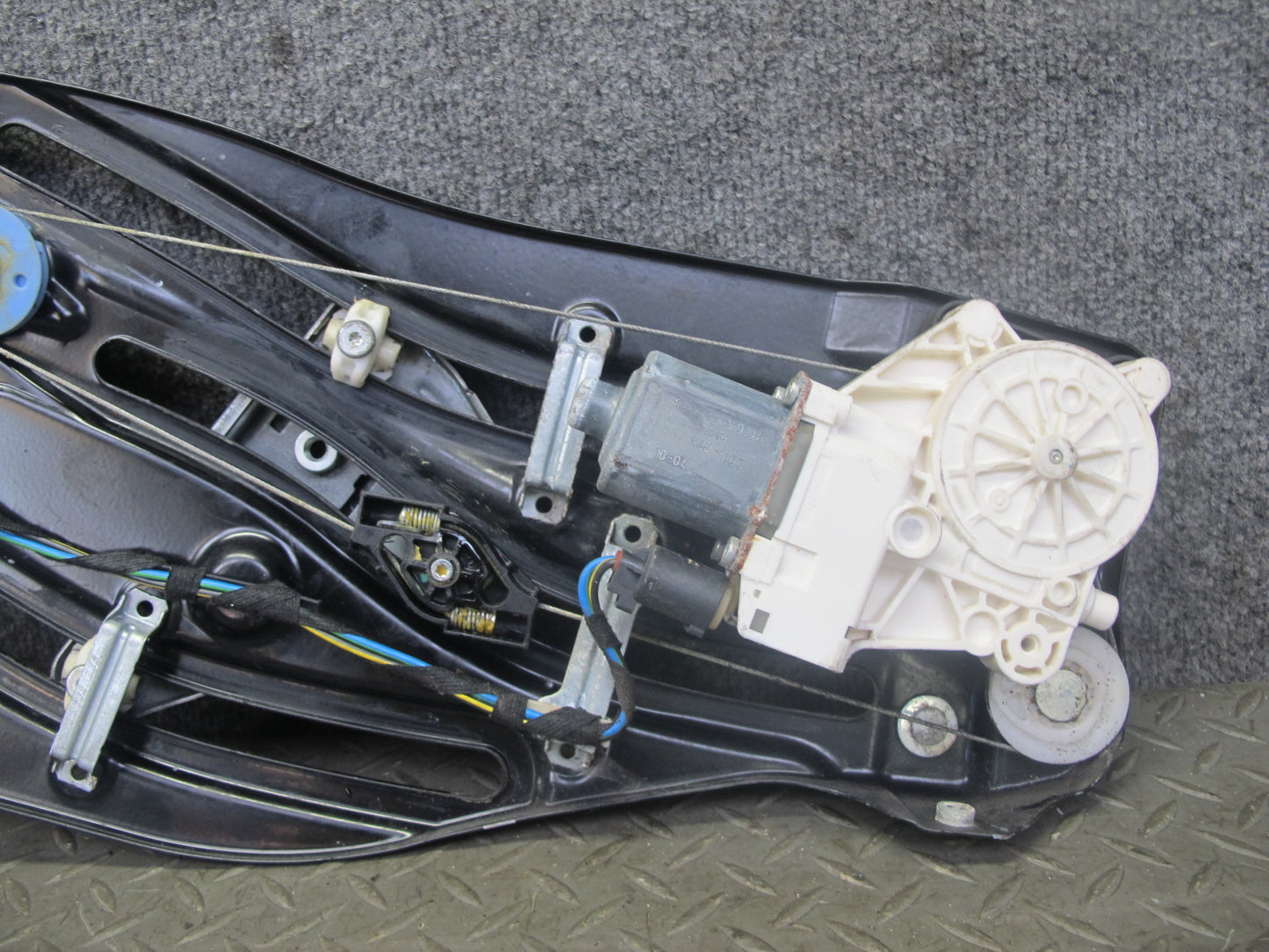 09-16 BMW E89 Z4 Rear Left Quarter Window Regulator w Motor 7198307 OEM