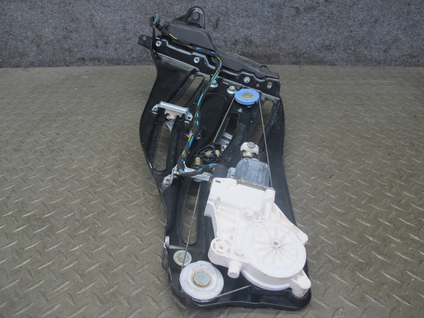 09-16 BMW E89 Z4 Rear Left Quarter Window Regulator w Motor 7198307 OEM