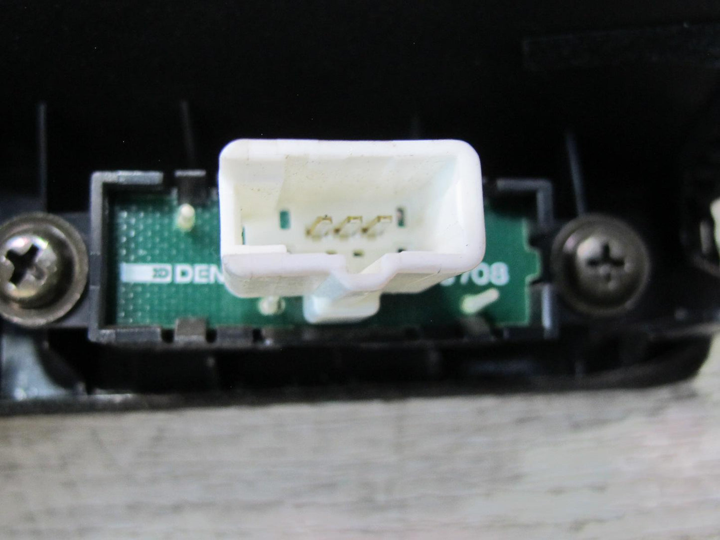 95-00 Toyota Celsior UCF20 RHD Dash Odometer Trip Reset Switch Trim Panel OEM